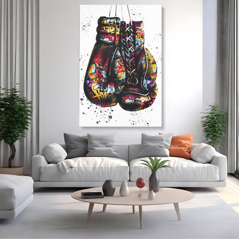Tablou canvas cu tablou canvas cu manusi de box, fara rama, pe sasiu de lemn, pe perete intr-un living